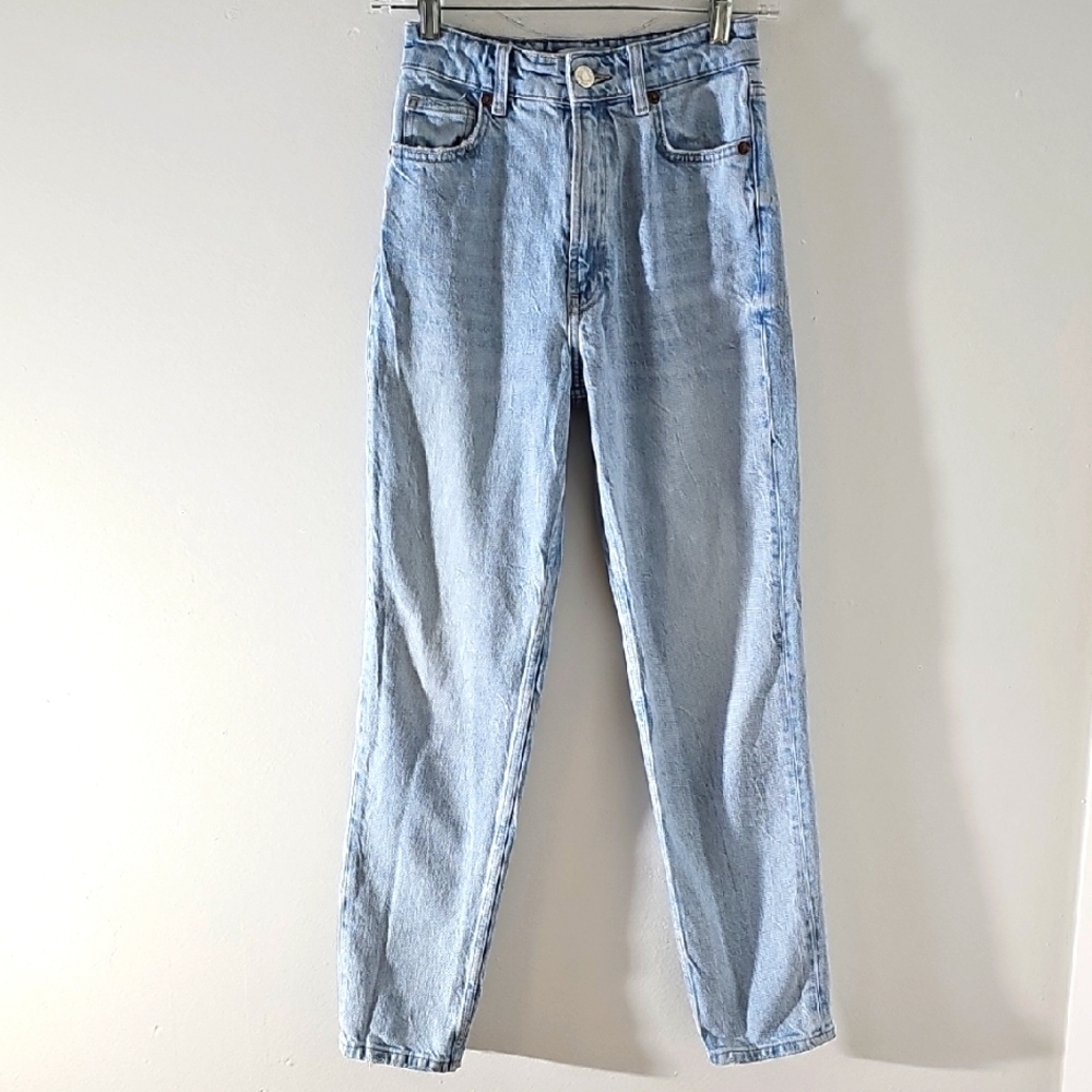 Zara Light‎ Blue Women's Jeans. Size 0. High Rise Straight Leg.